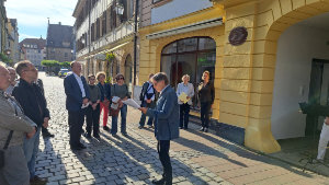 Enthüllung einer Gedenktafel für Dr. Elie Munk am 16.05.2024 in Ansbach. Foto: Alexander Biernoth